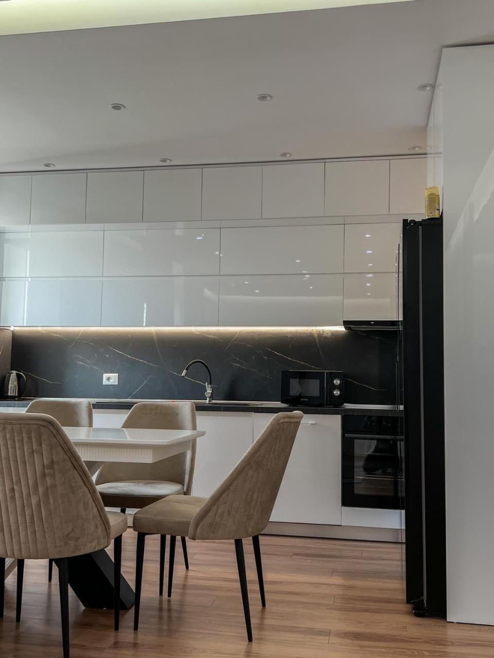 Lux Apartment At Arlis 地拉那 外观 照片