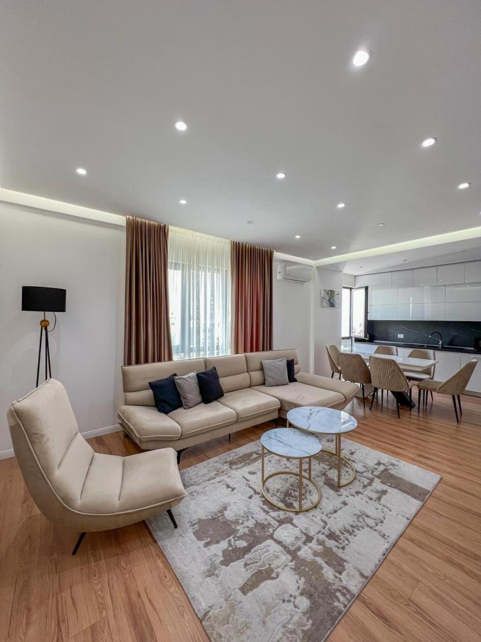Lux Apartment At Arlis 地拉那 外观 照片