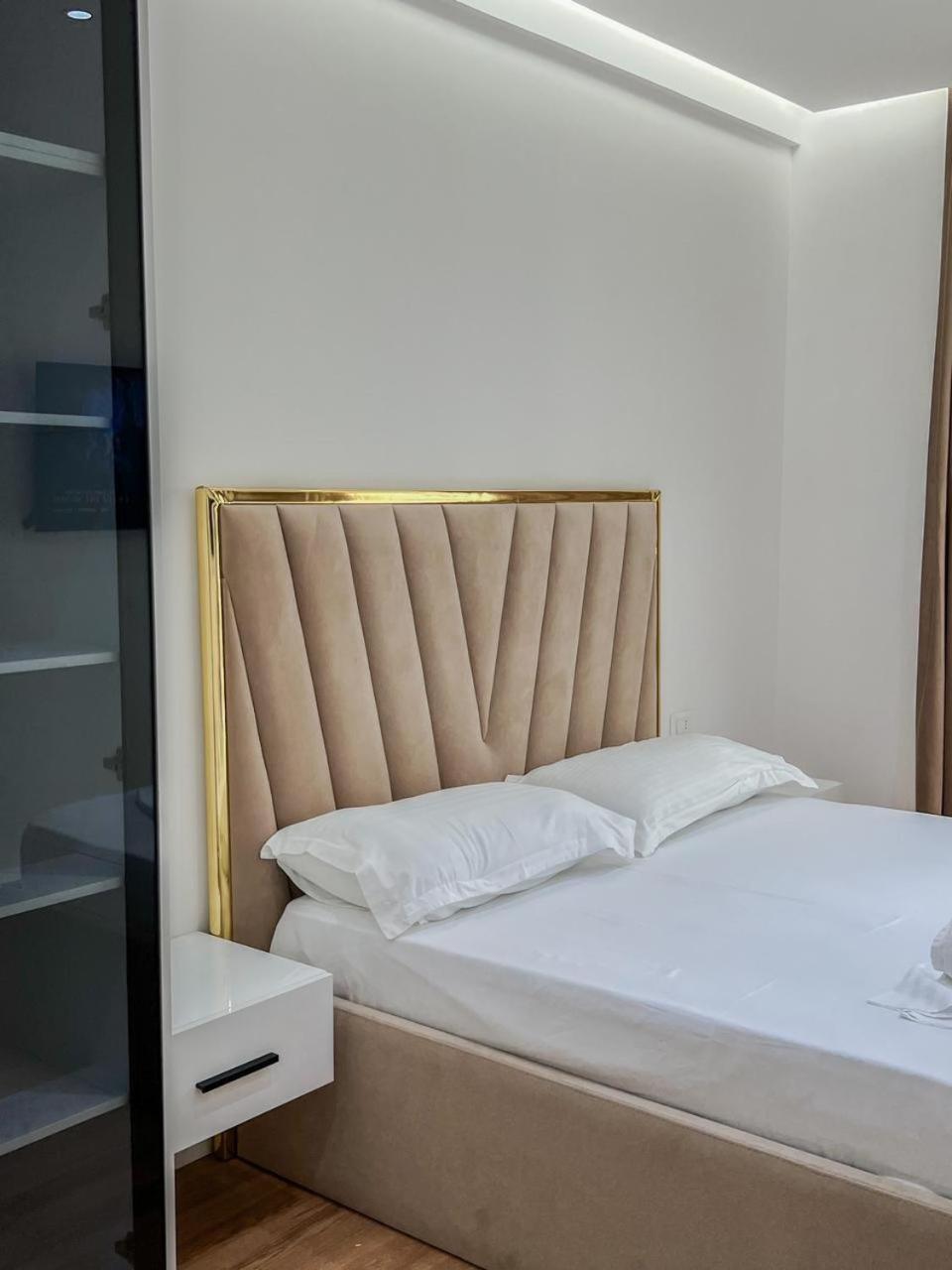 Lux Apartment At Arlis 地拉那 外观 照片