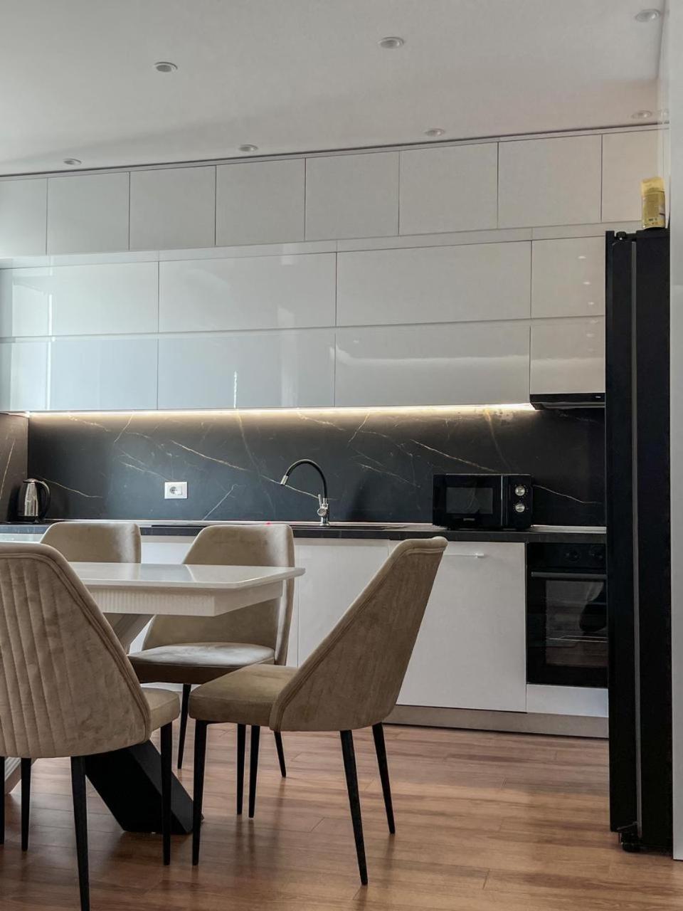 Lux Apartment At Arlis 地拉那 外观 照片
