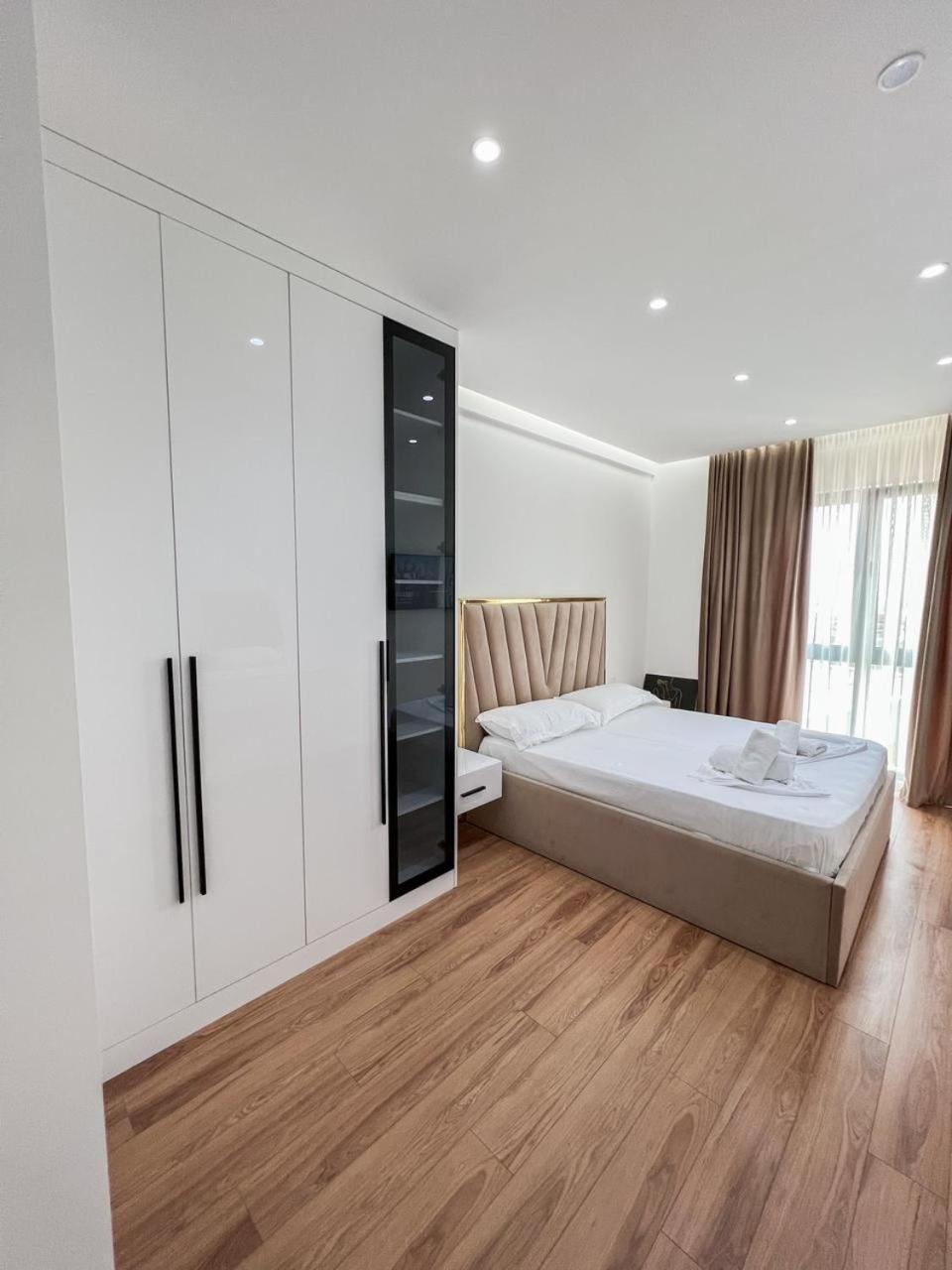 Lux Apartment At Arlis 地拉那 外观 照片