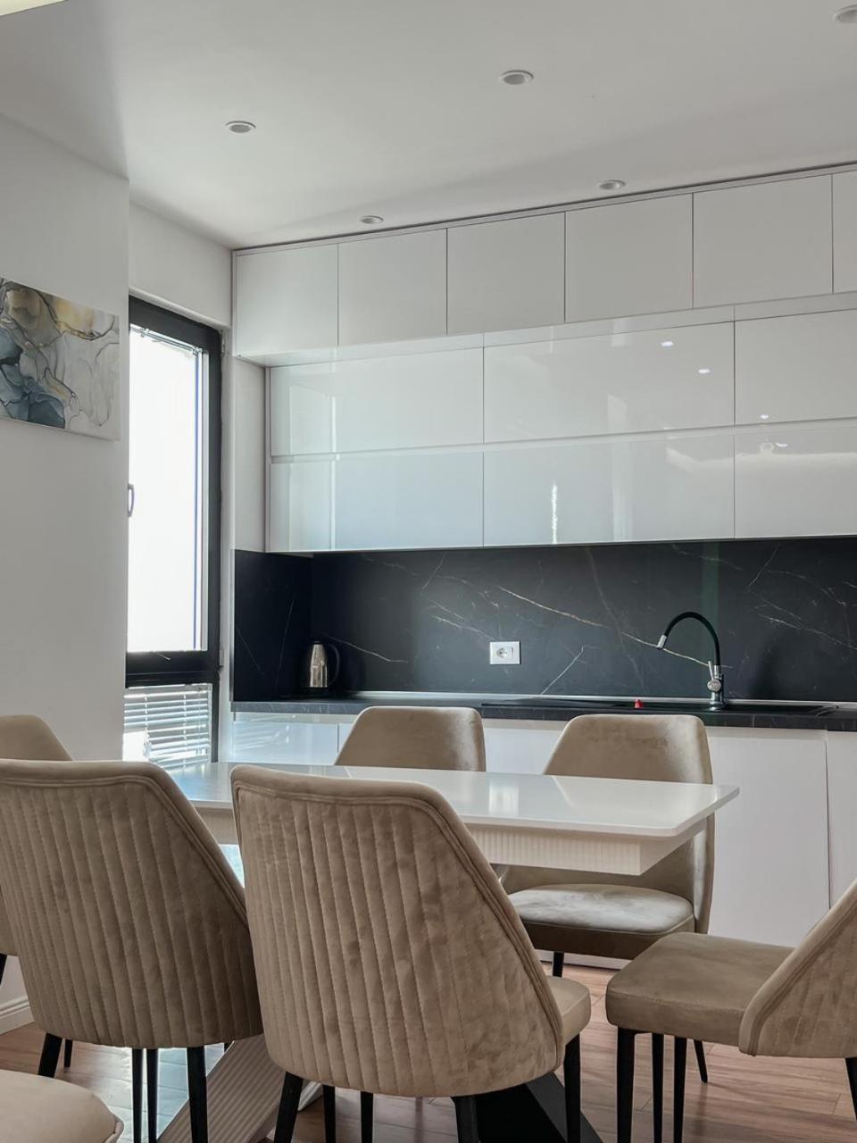 Lux Apartment At Arlis 地拉那 外观 照片