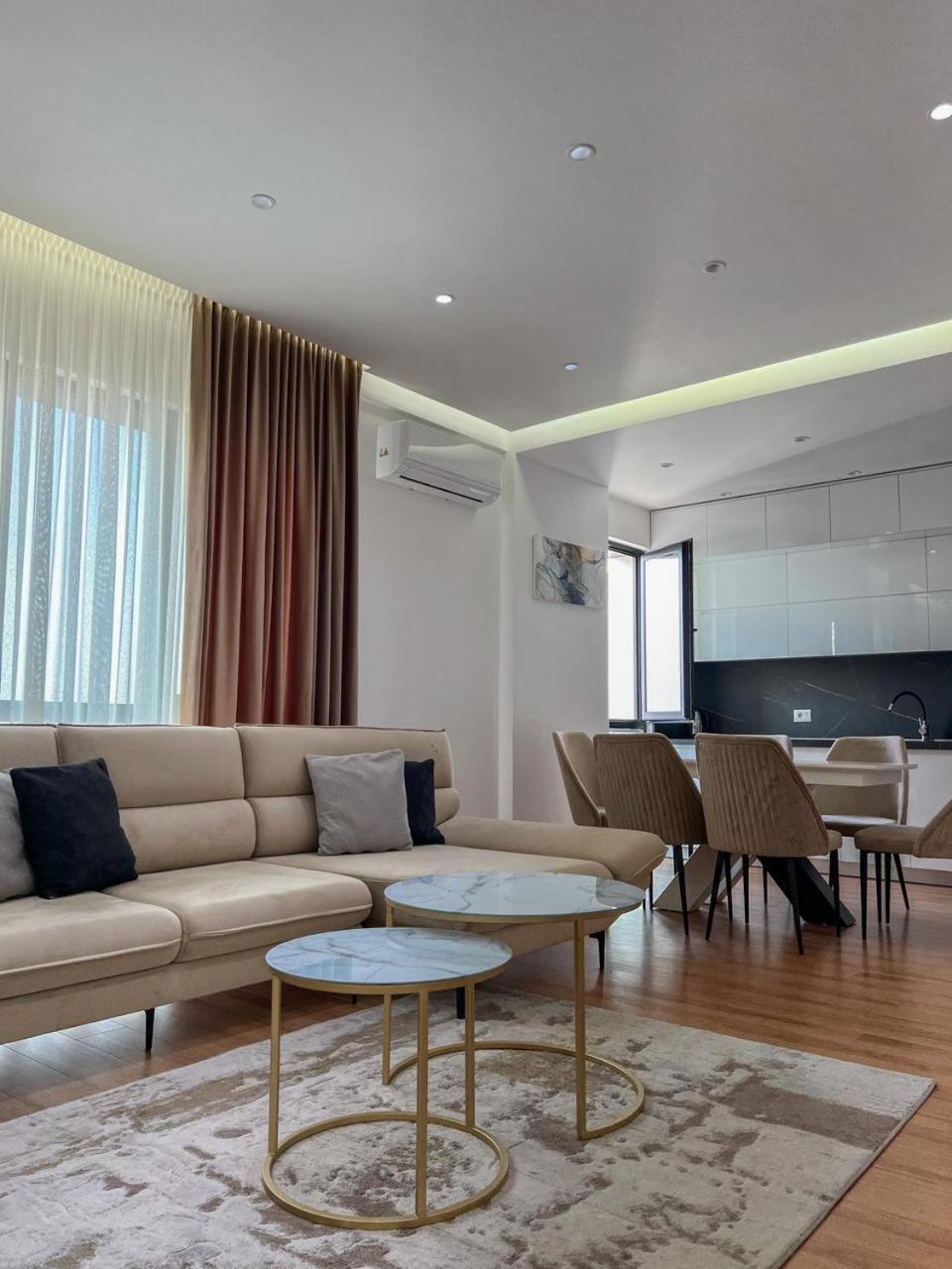 Lux Apartment At Arlis 地拉那 外观 照片