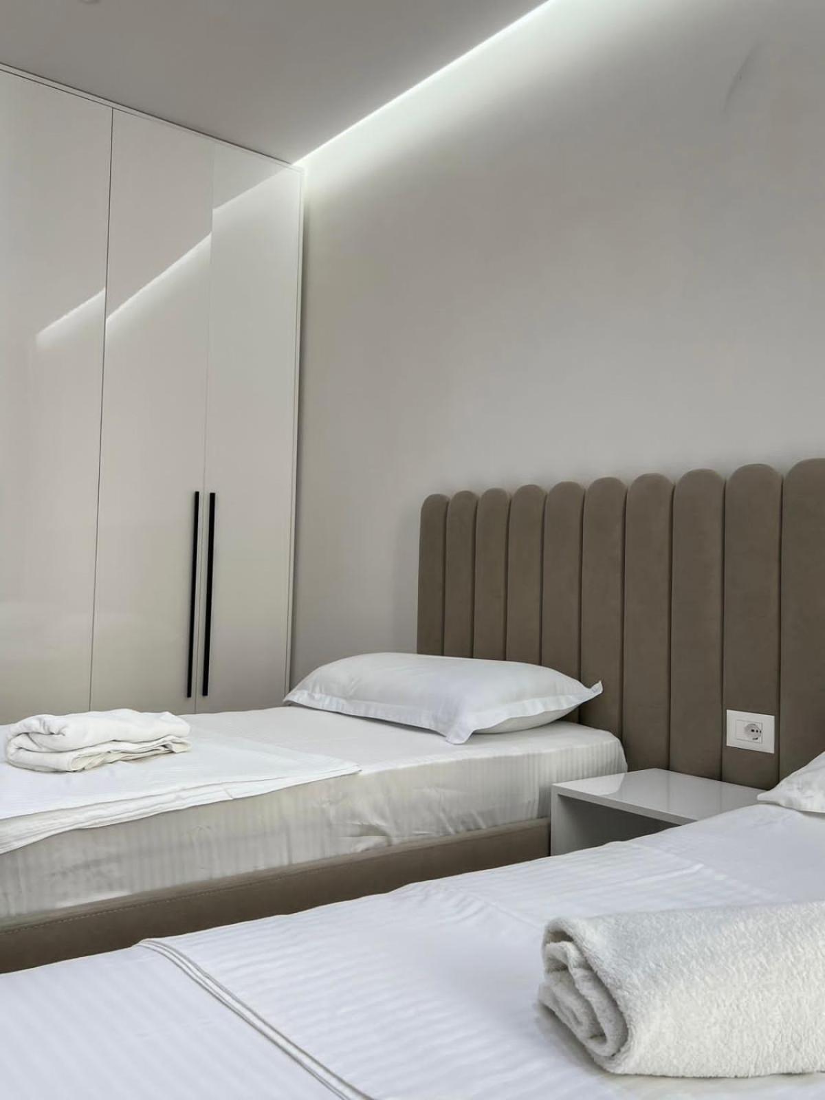 Lux Apartment At Arlis 地拉那 外观 照片