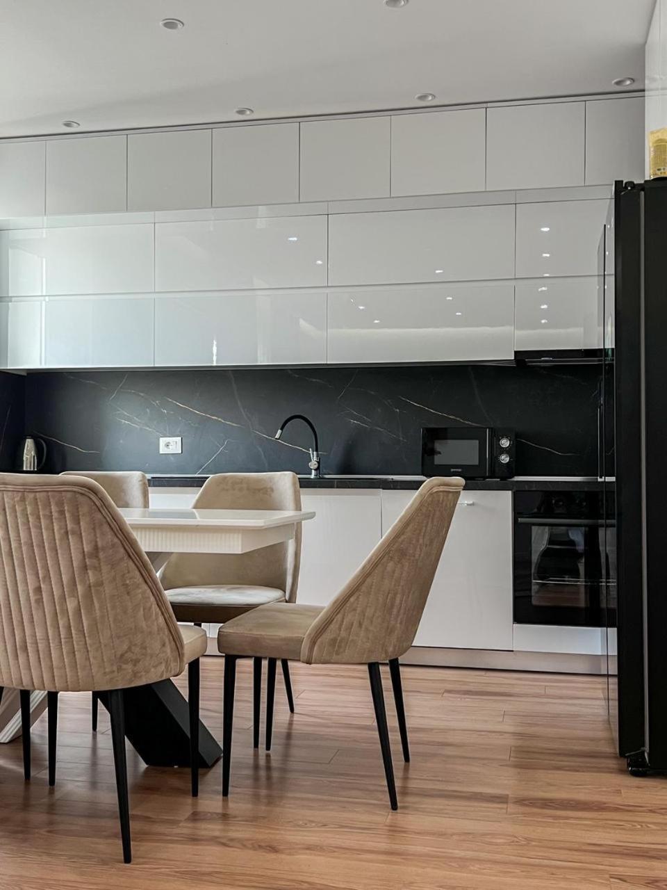 Lux Apartment At Arlis 地拉那 外观 照片