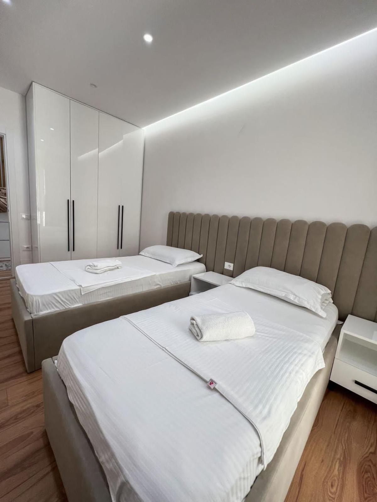 Lux Apartment At Arlis 地拉那 外观 照片
