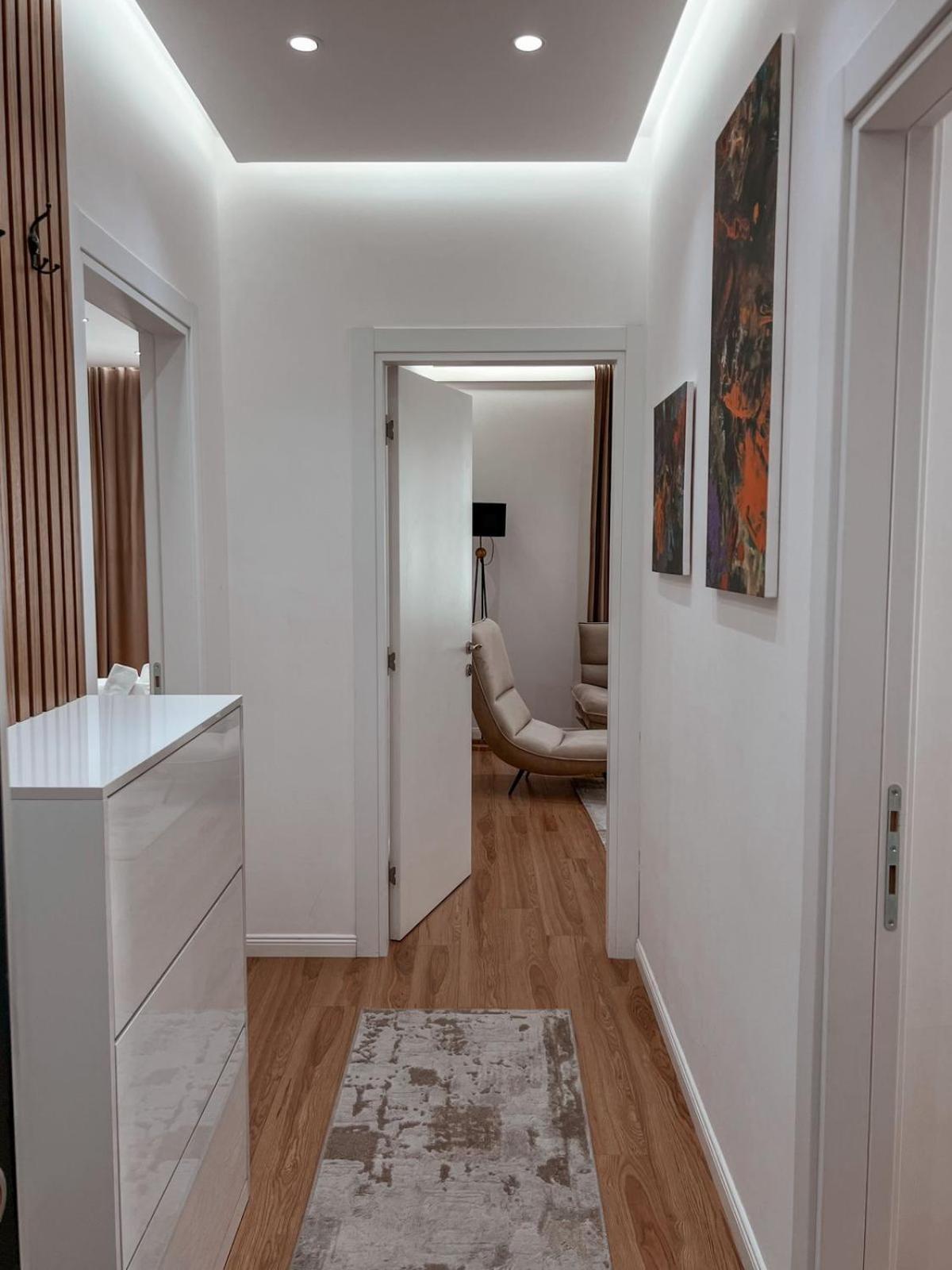 Lux Apartment At Arlis 地拉那 外观 照片